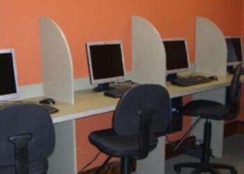 Foto: internet // Aseguran que en Huautla ya solamente hay, si acaso, cinco comercios que alquilan computadoras con servicio de internet por media hora, una hora o el tiempo que el cliente pida.