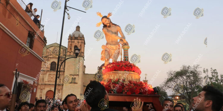 El cristianismo está de duelo. Ayer Oaxaca fue escenario de la solemne Procesión del Silencio. Foto: Adrián Gaytán