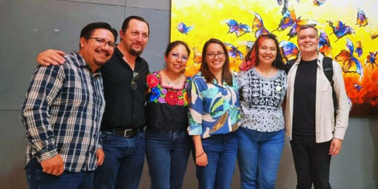 La artista plástica Itzel Sánchez inauguró una exposición de obras de arte de su autoría el pasado lunes.