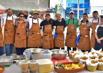 Fotos: Rubén Morales // Los chefs antes del ronqueo de atún.