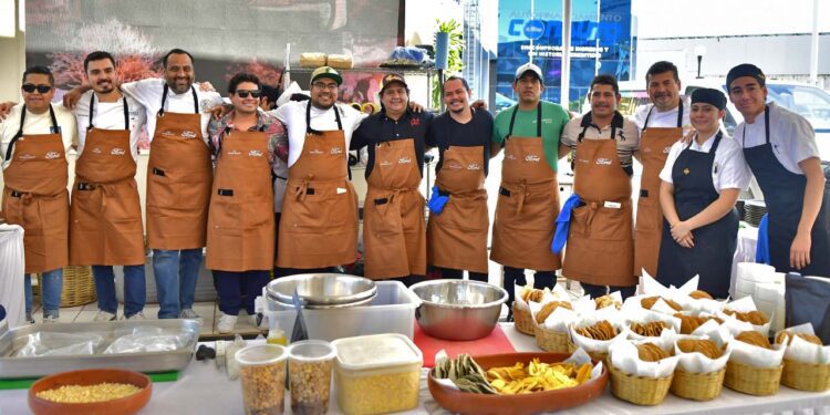 Fotos: Rubén Morales // Los chefs antes del ronqueo de atún.