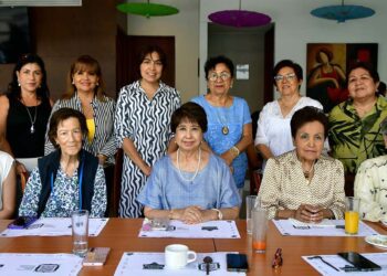 Foto: Rubén Morales // Coquis Díaz, Lizi Martínez, Nancy Bustos, Marilú Arias, Cory Fuentes, Marina Colmenares, Rosalba Guzmán, Margarita Aceves, Martha Navarro, Conchita Ramírez y Gloria Villarreal.