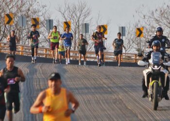 Fotos: Leobardo García Reyes // En los 10 kilómetros, los atletas subieron al Cerro del Fortín.