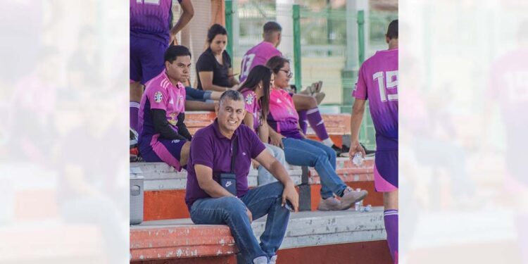 Gerardo Meléndez es el responsable del deporte de educación media superior.