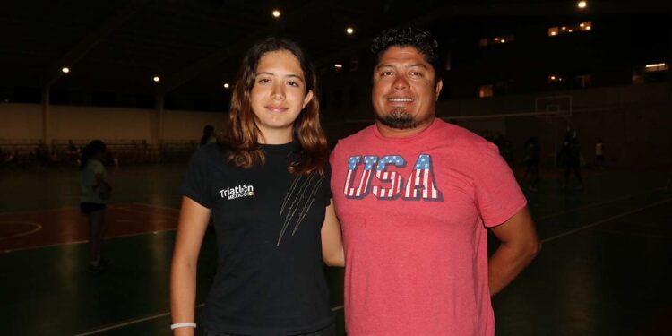 Fotos: Leobardo García Reyes // La triatleta oaxaqueña Camila Hernández es apoyada por la familia, que la motiva a dar su mejor esfuerzo.