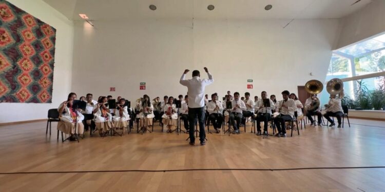 La Banda de Música Autóctona de Yalálag ofreció un concierto especial el pasado viernes 25 de abril de 2025.