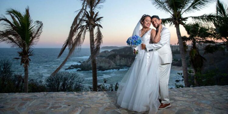 La boda más hermosa en este 2025 en Huatulco, la de Caro Garduza y Christian Muñoz.