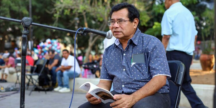 Foto: Seculta // Pech señala que los medios electrónicos, las redes sociales y plataformas como Wattpad están tomando el lugar de las editoriales físicas.