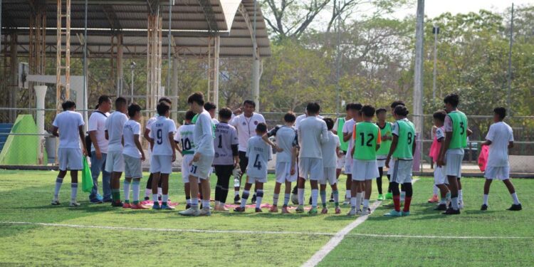 Se convocó a cinco jugadores que deberán presentarse en la Ciudad de México.