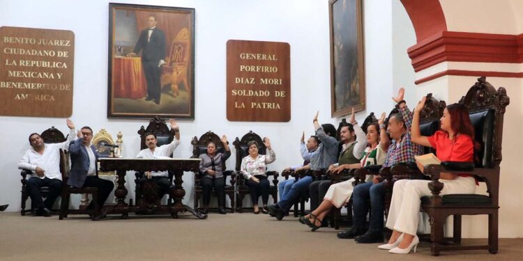 Foto: Adrián Gaytán // Sesión de Cabildo de Oaxaca de Juárez presidida por el edil Raymundo Chagoya Villanueva.