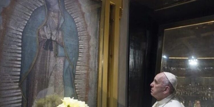 "Virgen Santa, ayúdanos a resplandecer en la fe, en la justicia y en el amor a los pobres“, Papa Francisco.