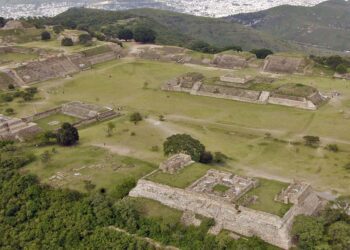 Foto: Archivo El Imparcial // La zona arqueológica de Monte Albán. Refuerzan protección a los edificios prehispánicos.