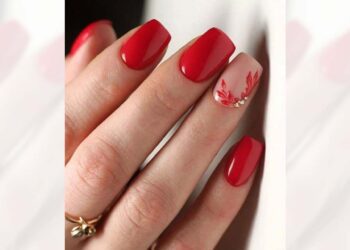 El color rojo tiene el poder de hacerte sentir como la “it girl” del momento, irradiando seguridad y confianza en ti misma.