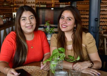 Fotos: Rubén Morales // Karen Castorela le deseó a su gran amiga lo mejor en su día.