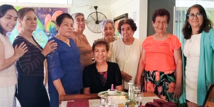 Fotos: Rubén Morales // La celebración tuvo lugar en un restaurante de esta ciudad en donde estuvieron presentes sus amigas.