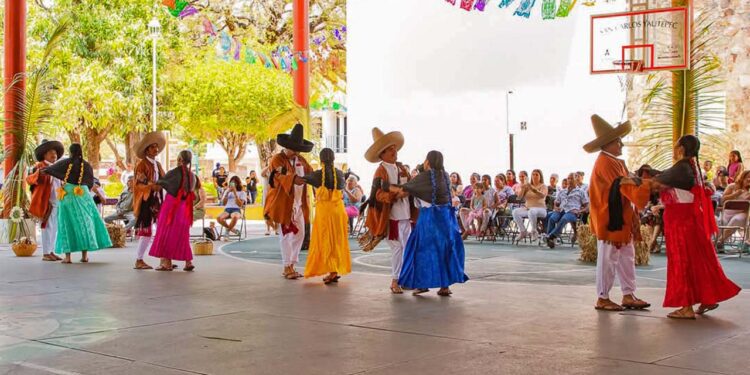 Las delegaciones pertenecen a 10 culturas originarias.