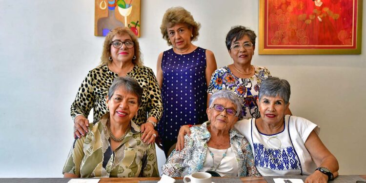 Fotos: Rubén Morales // María de Lourdes Cruz, Bibian Allende, Viky Meixueiro, Katy Harp, Biby Cabero y Patricia Nivón.