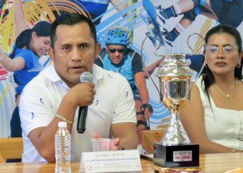 Se entregaron estímulos a autoridades municipales.