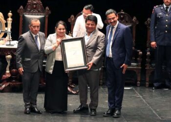 Foto: Adrián Gaytán // Don Salvador Flores obtuvo el reconocimiento al Mérito Profesional.