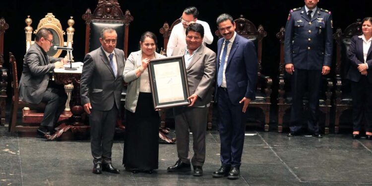 Foto: Adrián Gaytán // Don Salvador Flores obtuvo el reconocimiento al Mérito Profesional.