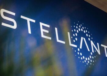Stellantis suspende producción en México y Canadá por aranceles de EE.UU.