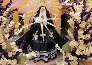 Foto: Adrián Gaytán // El altar a la virgen de Dolores, una añeja tradición.