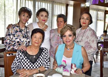 Fotos: Rubén Morales // Tethé Villanueva, Irene Rodríguez de Díaz, Dorita Camacho, Lilia Palacios y Silvia Rojas estuvieron en el festejo.