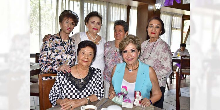 Fotos: Rubén Morales // Tethé Villanueva, Irene Rodríguez de Díaz, Dorita Camacho, Lilia Palacios y Silvia Rojas estuvieron en el festejo.