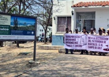 Los manifestantes realizaron una protesta pacífica y entregaron una petición formal.