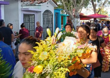 El Domingo de Ramos un reencuentro entre vivos y muertos en Juchitán