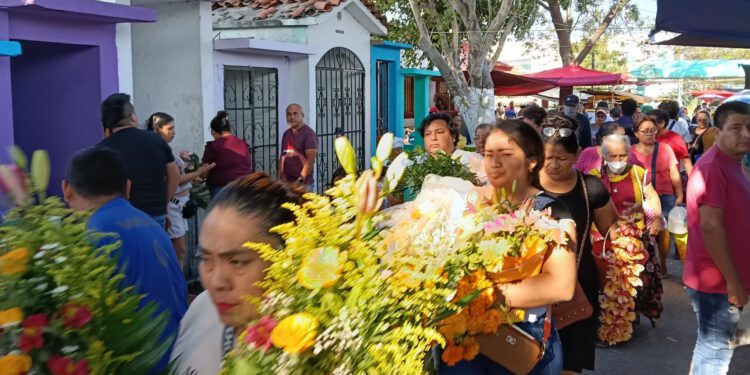 El Domingo de Ramos un reencuentro entre vivos y muertos en Juchitán