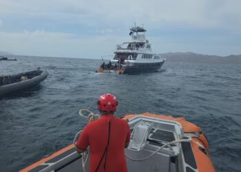 Marina rescata a tripulantes de aeronave canadiense que se desplomó frente a Isla Cerralvo, BCS