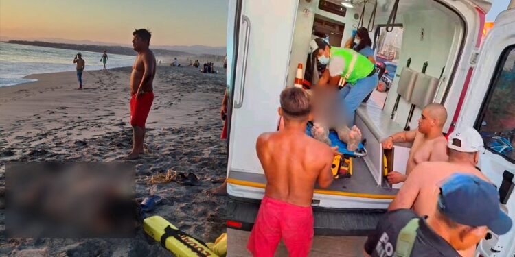 Un joven desaparecido y otro rescatado tras ser arrastrados por la corriente en Zicatela