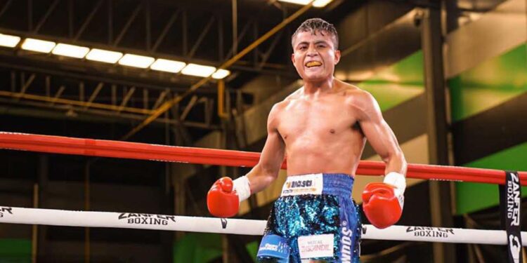 El oaxaqueño Luis Fernando Robles buscara el campeonato súper gallo.