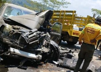 Brigadistas de Coesfo resultan lesionados tras percance automovilístico