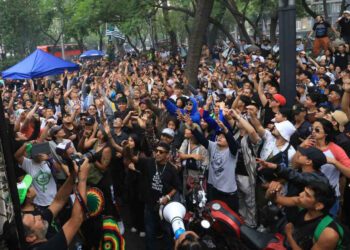Miles alzan la voz por el cannabis en CDMX: “¡Cannabis legal ya!”