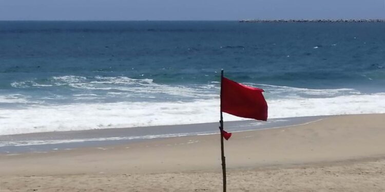 ¿Qué significan las banderas que ves en las playas de Oaxaca?