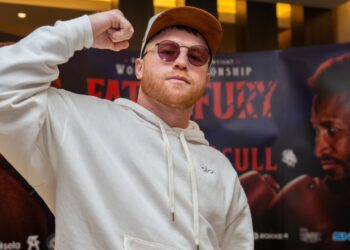 VIDEO | Reciben con Flores al “Canelo” Álvarez en Arabia