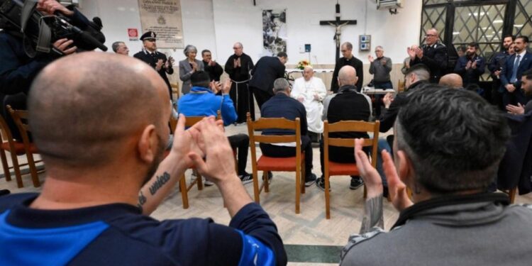 Este Jueves Santo, el Papa Francisco visita la cárcel de Regina Coeli en Roma