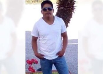 El hombre como señas particulares tiene un tatuaje en la muñeca de la mano derecha con el nombre de “Karina”.