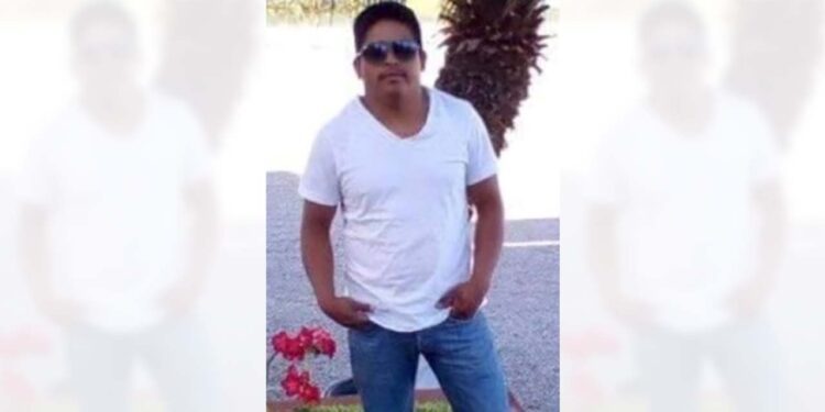 El hombre como señas particulares tiene un tatuaje en la muñeca de la mano derecha con el nombre de “Karina”.