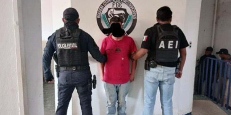 El hombre quedó detenido en lo que se esclarece su situación jurídica.
