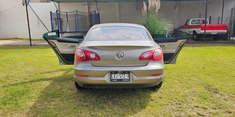El propietario de un vehículo marca VW fue víctima de la delincuencia.