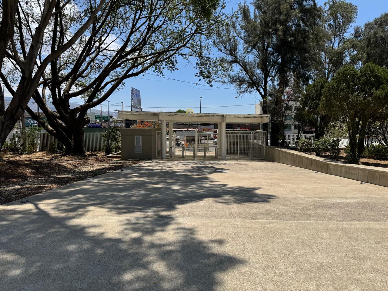 La capacidad de la ENES Oaxaca se plantea para recibir alrededor de mil 200 personas en el sistema escolarizado.