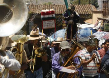 Realizan Viacrucis en Teotitlán del Valle
