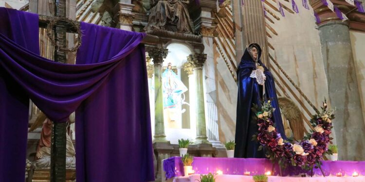 Fotos: Adrián Gaytán // El altar de la Virgen de Dolores en la Catedral Metropolitana.