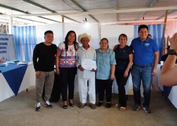 El anciano monolingüe Modesto Perales fue reconocido en Huautla.