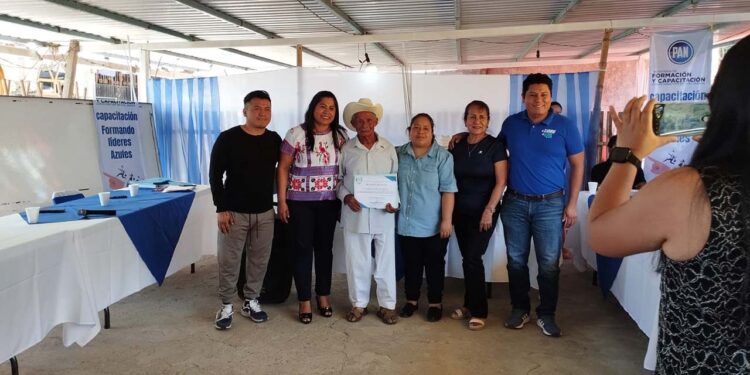 El anciano monolingüe Modesto Perales fue reconocido en Huautla.