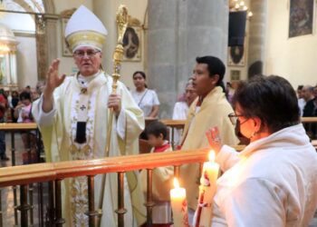 Foto: Adrián Gaytán // El arzobispo, Pedro Vásquez Villalobos, durante la Misa de Resurrección.