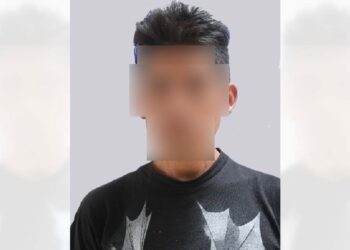 El detenido y el teléfono recuperado fueron puestos a disposición de las autoridades.